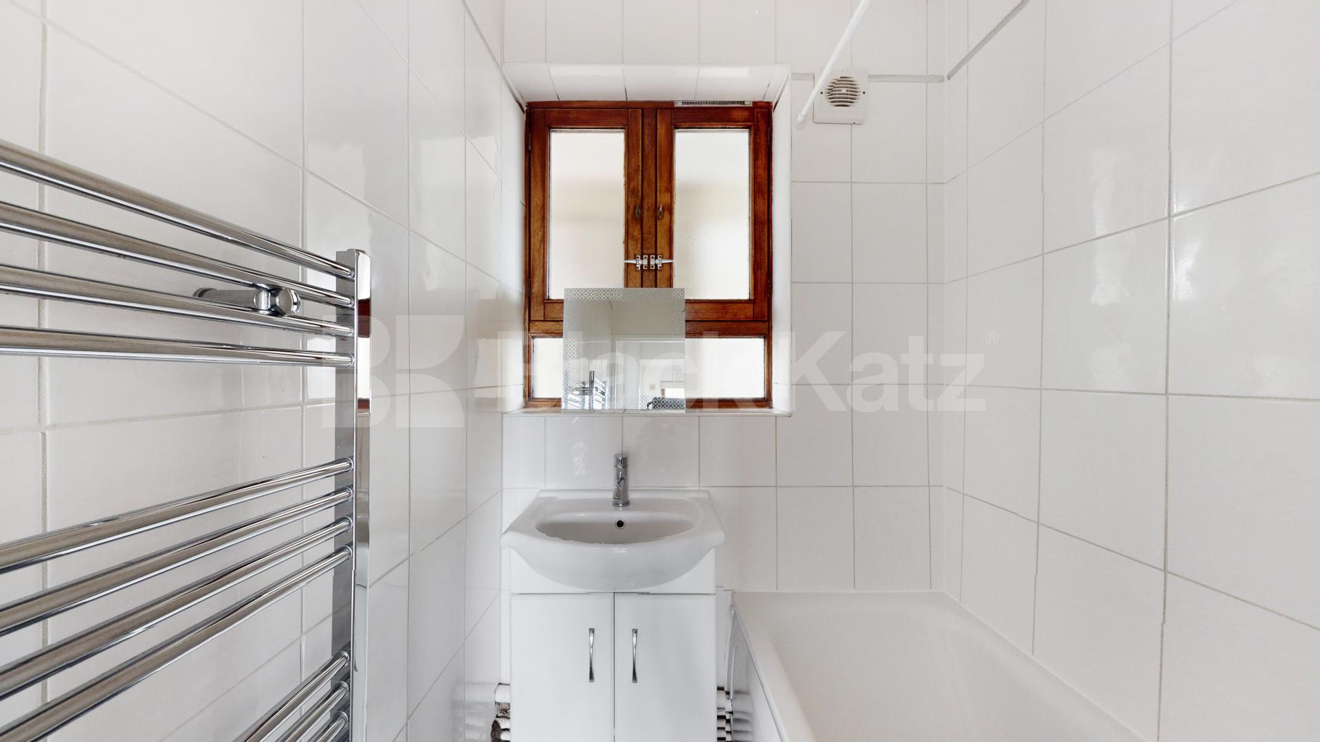 			2 Bedroom, 1 bath, 1 reception Flat			 Birkenhead Street, Kings Cross